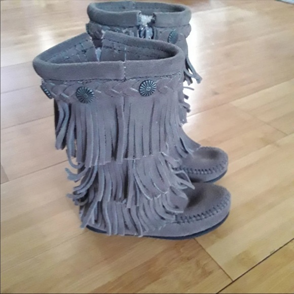Minnetonka gray moccasins 8 toddler triple fringe - Picture 2 of 8